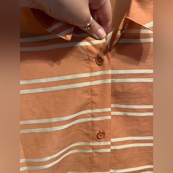 Cabi Camp Shirt 6511. Size medium. Spring season 2024. - Picture 4 of 6